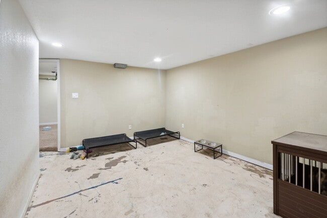 Building Photo - 503 Iowa St