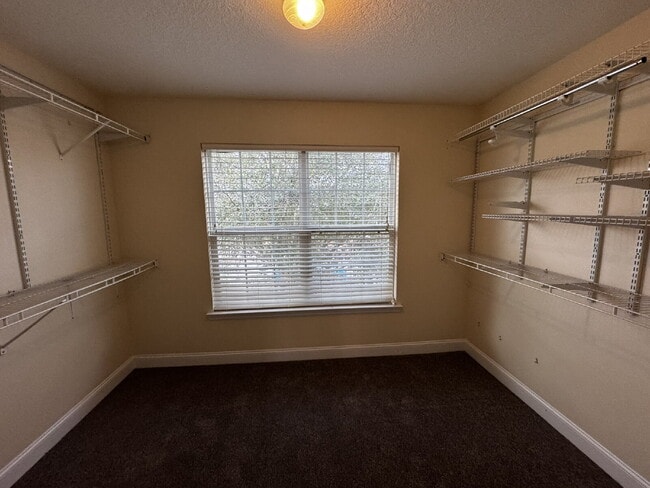 Building Photo - House for Rent