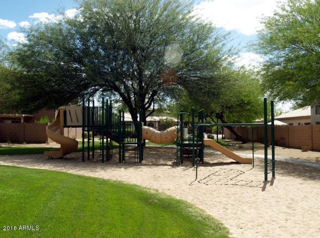 Building Photo - 2633 E Riviera Dr
