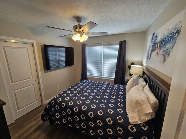 Building Photo - 814 Pierson Rd