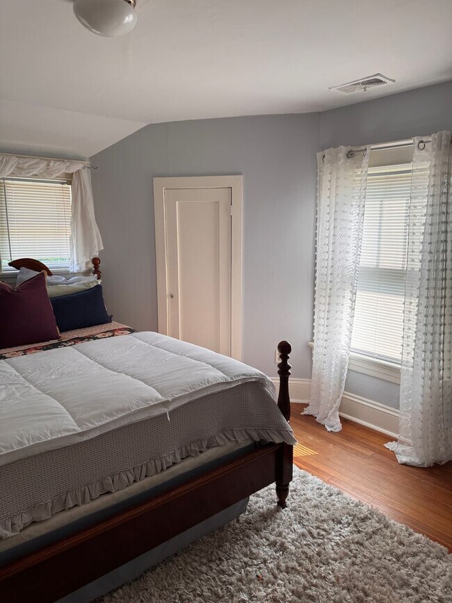Building Photo - 4 Bedroom || 3 Bathroom Home on 2 Acres