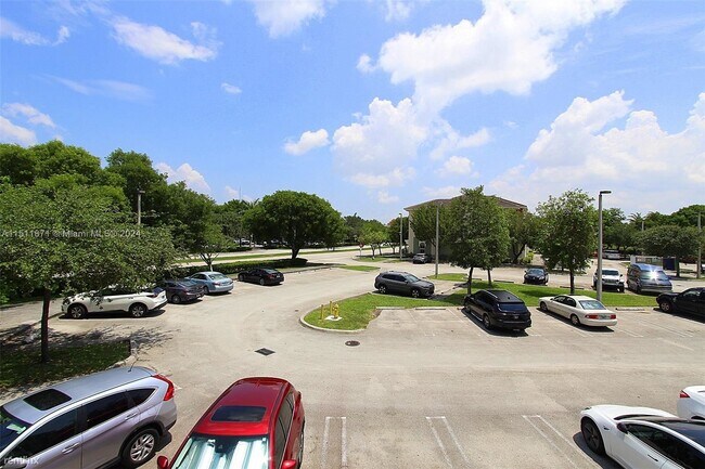 Building Photo - 3 br, 2.5 bath House - 11202 NW 83rd St Ap...