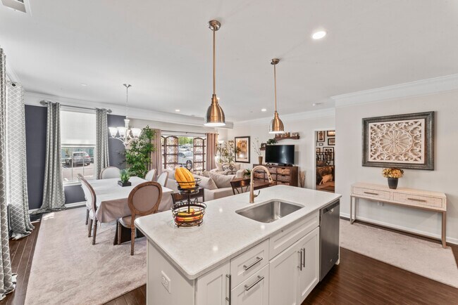 Building Photo - 818 Center Meadow Ln