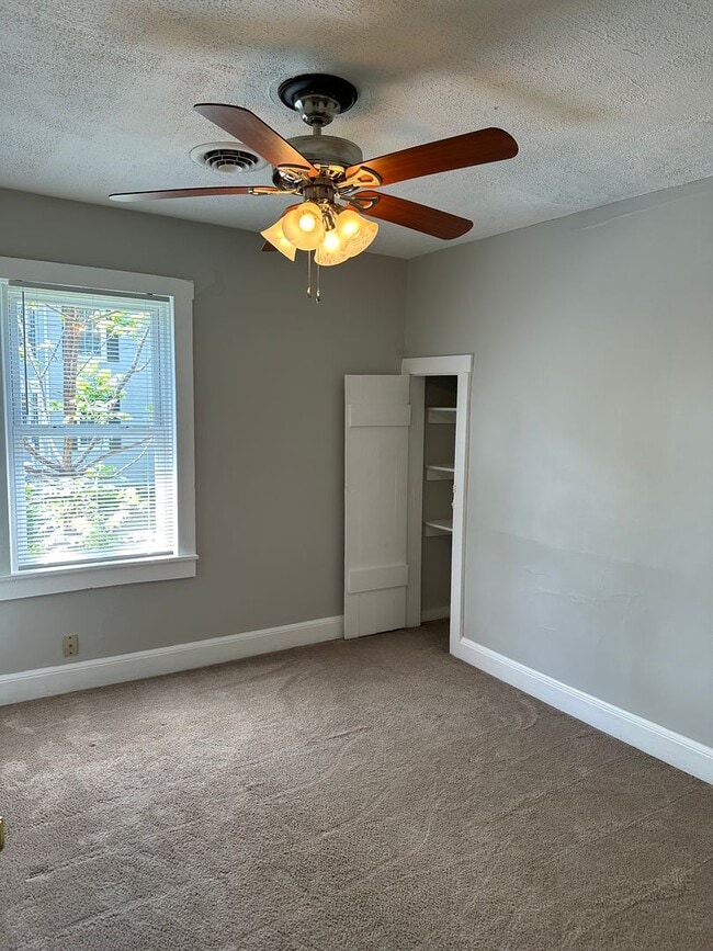 Building Photo - Adorable 3 Bedroom Duplex for $1,800./month