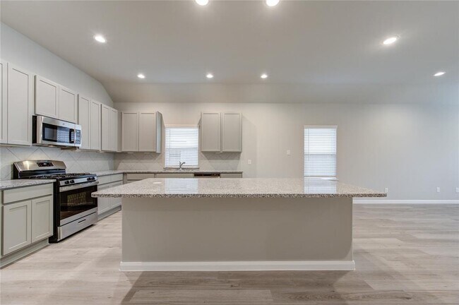 Building Photo - 3939 Sugardale St