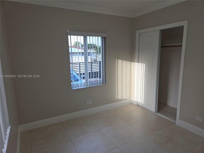 Building Photo - 1690 E 5th Ave