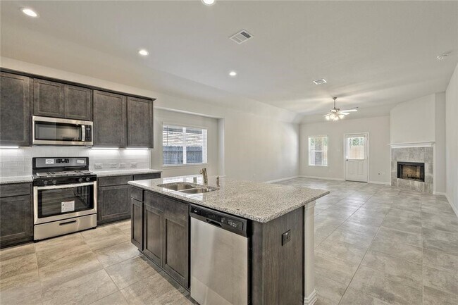 Building Photo - 8430 Sunset Isles Dr