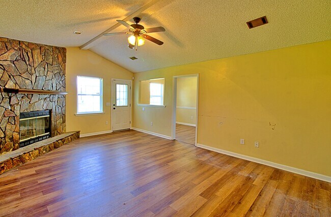 Building Photo - 205 Tempest Ln