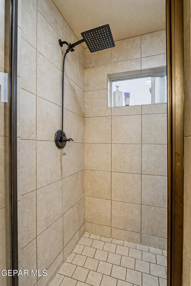 Building Photo - 14383 High Rock Dr