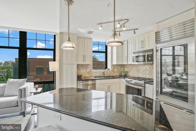 Building Photo - 1021 N Garfield St