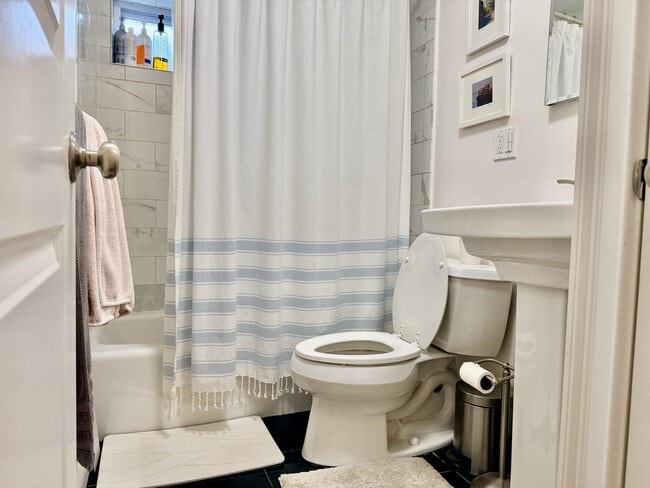 Building Photo - 90 W Cedar St