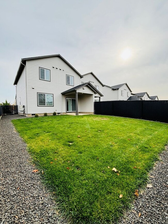 Building Photo - 2434 Leonard Ln