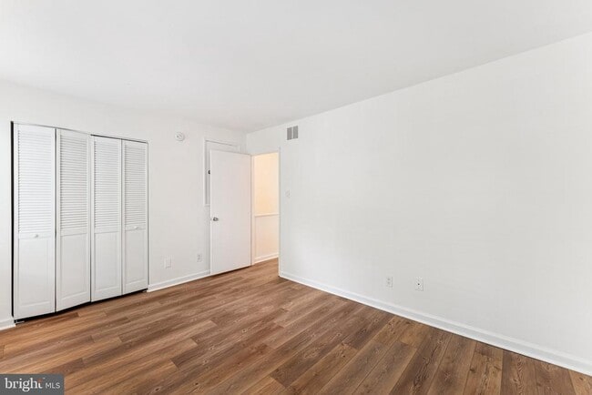 Building Photo - 512 S Henry St