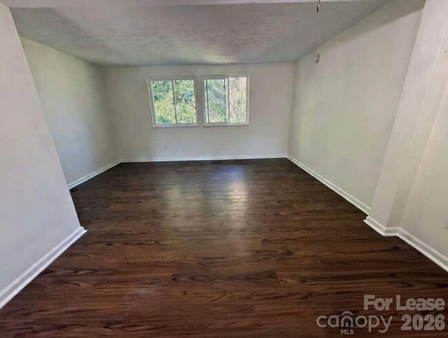 Building Photo - 9432 Lexington Cir