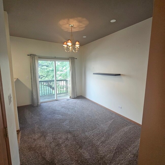 Building Photo - 1105 Village Center Pkwy