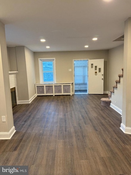 Building Photo - 7250 Radbourne Rd