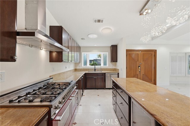 Building Photo - 926 N Rowell Ave
