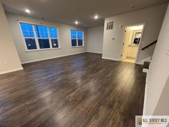 Building Photo - 706 Greenland Square