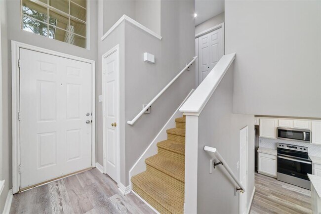 Building Photo - 202 S Walden Elms Cir