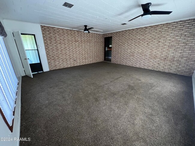 Building Photo - 616 E Broussard Rd