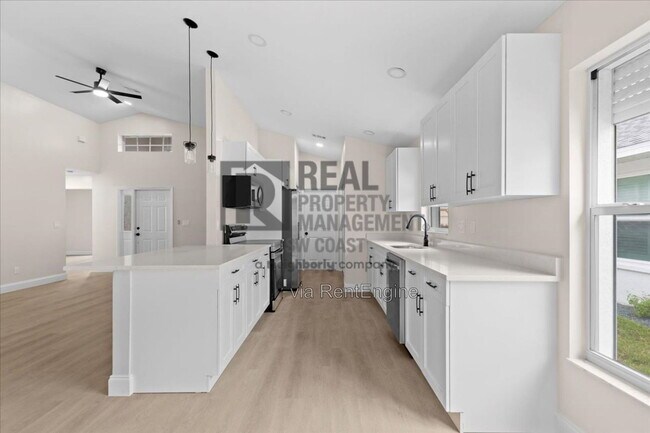 Building Photo - 3358 Sabal Springs Blvd