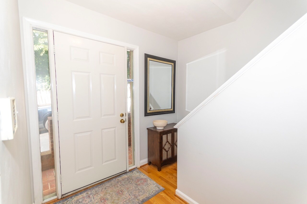 Building Photo - 2429 Avenham Ave SW