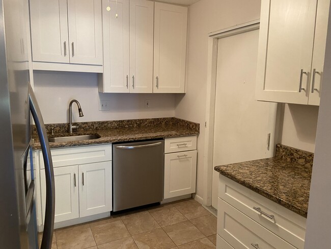 Building Photo - 300 Waterway Dr S