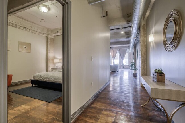 Building Photo - 500 S Ervay St