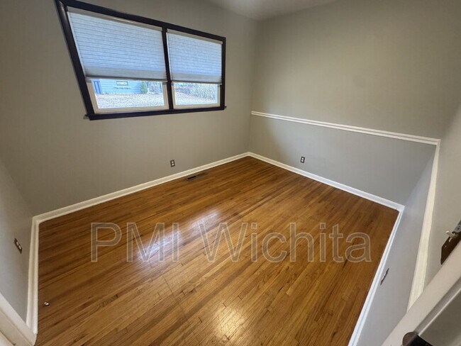 Building Photo - 9601 W Tee Ln