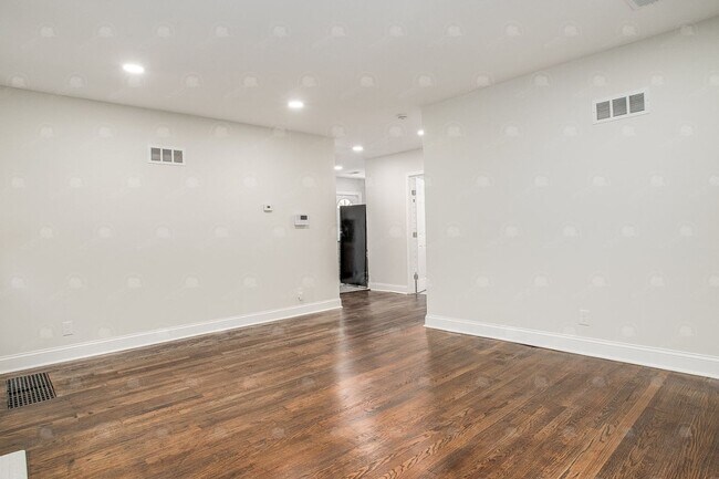 Building Photo - 2510 E 59th St