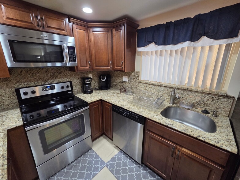 Building Photo - 135 Deer Creek Blvd