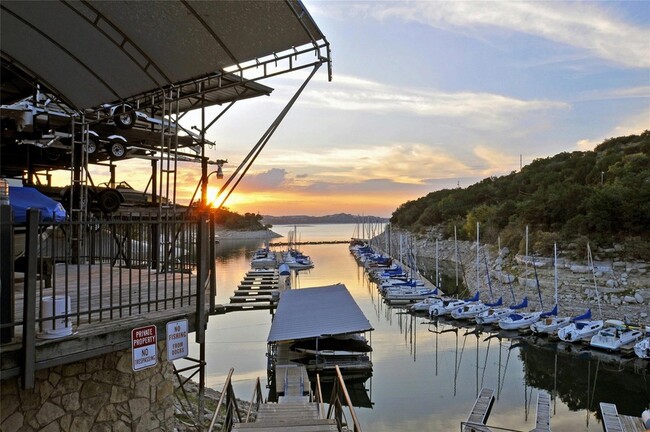 Building Photo - 220 Sailmaster St