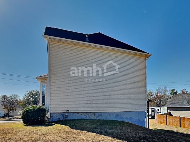 Building Photo - 750 Brooks Rd