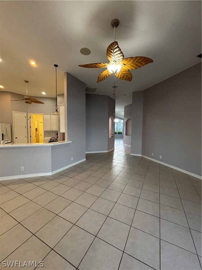 Building Photo - 2210 Grove Dr