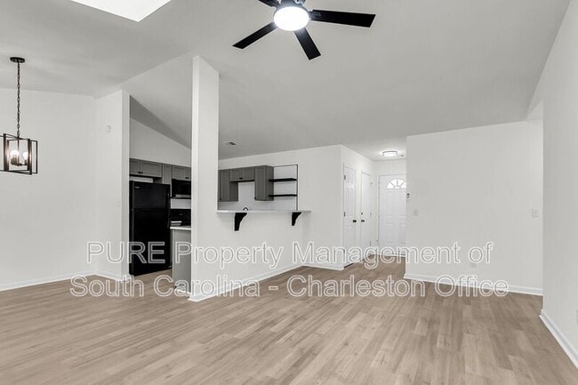 Building Photo - 9870 Levenshall Dr