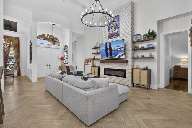 Building Photo - 10336 Trianon Pl