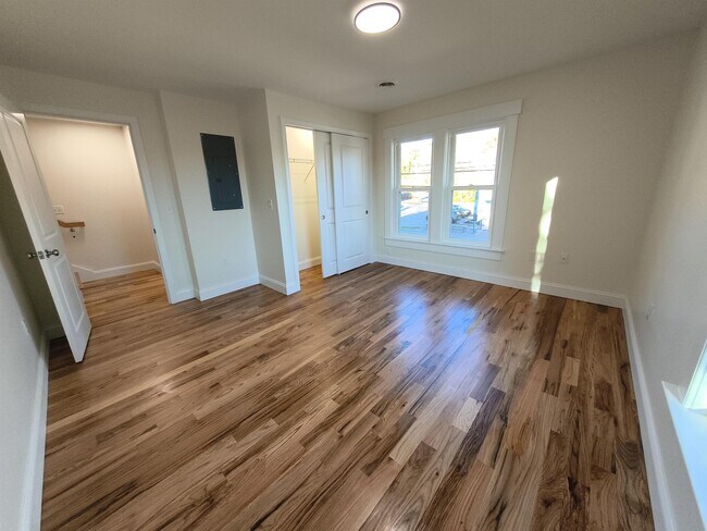 Building Photo - 386 Union Ave