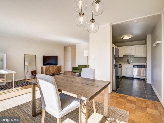 Building Photo - 3000 Spout Run Pkwy