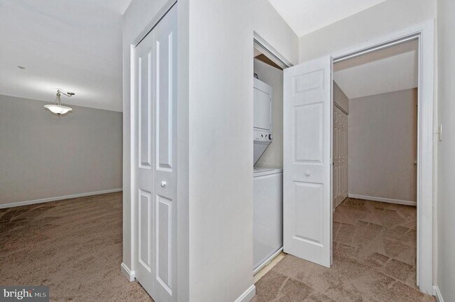 Building Photo - 10247 Redtail Ct