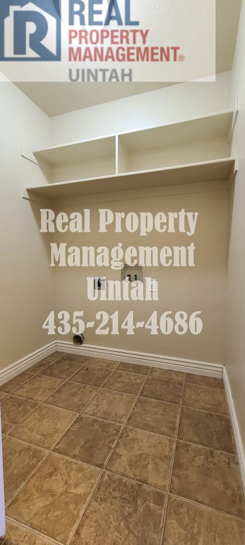 Building Photo - 3 bed 2.5 bath townhome in Fox Run