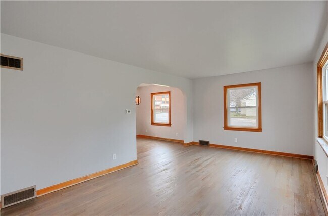 Building Photo - 740 Pershing St