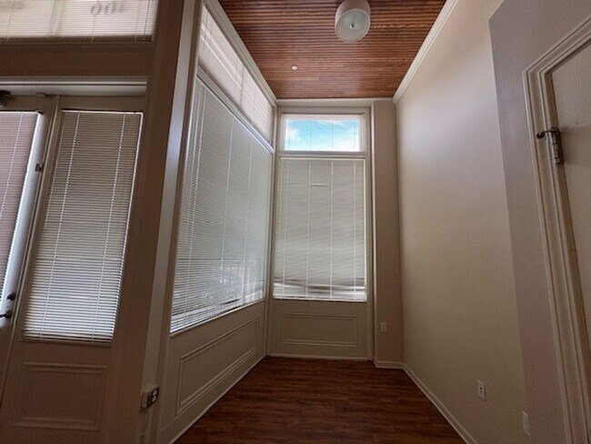 Building Photo - 466 Poplar St