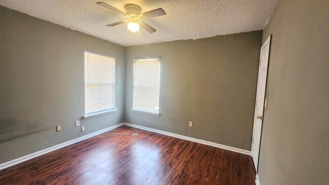 Building Photo - Spacious 4BR w/ Fenced Yard + Covered Lanai + 2 Car Garage  in Orange Park!