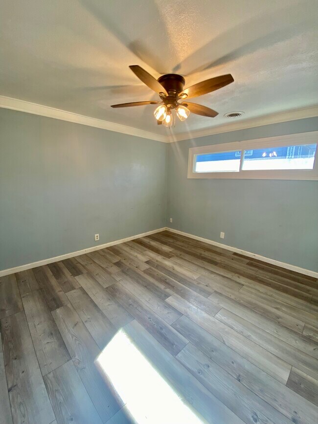 Building Photo - 5696 Pleasant Ave