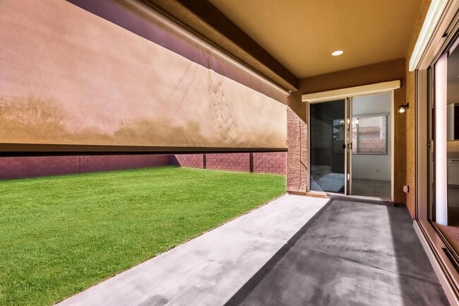 Building Photo - 8723 W Vista Ave