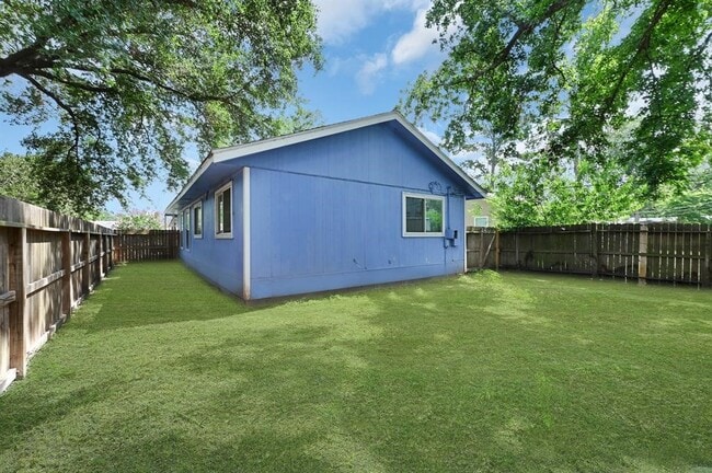 Building Photo - 8829 Carousel Ln
