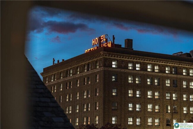 Building Photo - 426 Heckewelder Pl