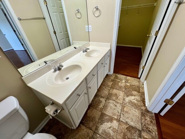 Building Photo - 413 Ruby Walk Dr