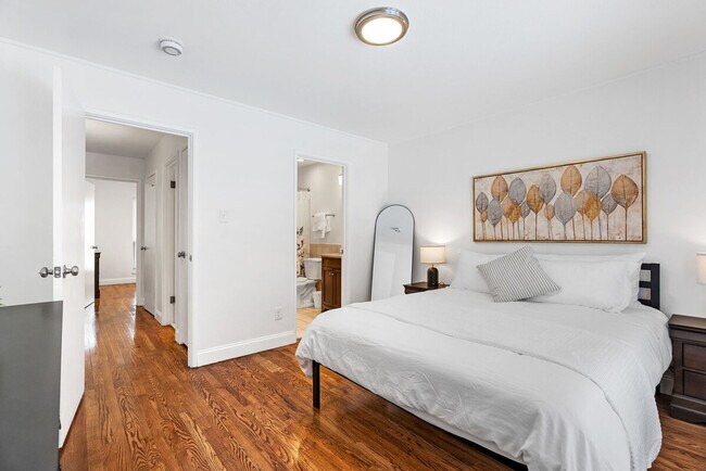 Building Photo - 5382 Kings Park Dr