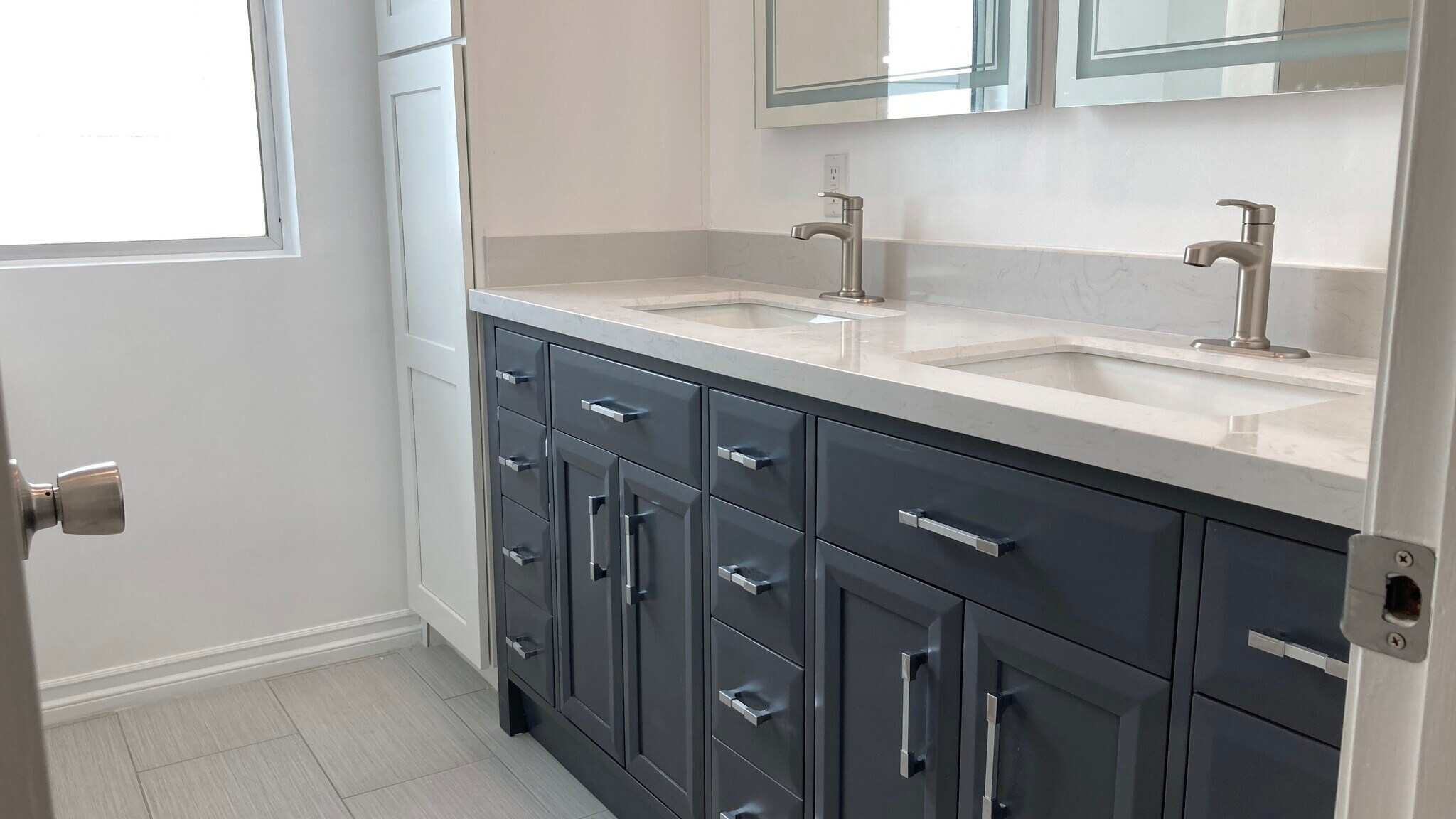 Primary Bath + Tub / Shower - 1010 N Kings Rd